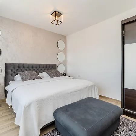 Anna - Free Private Parking * 자다르