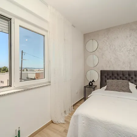 Anna - Free Private Parking 자다르