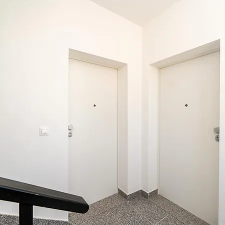 Anna - Free Private Parking شقة