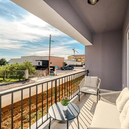 Anna - Free Private Parking Apartment Zadar