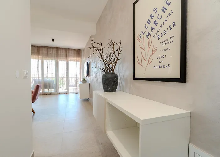 Anna - Free Private Parking Lejlighed *