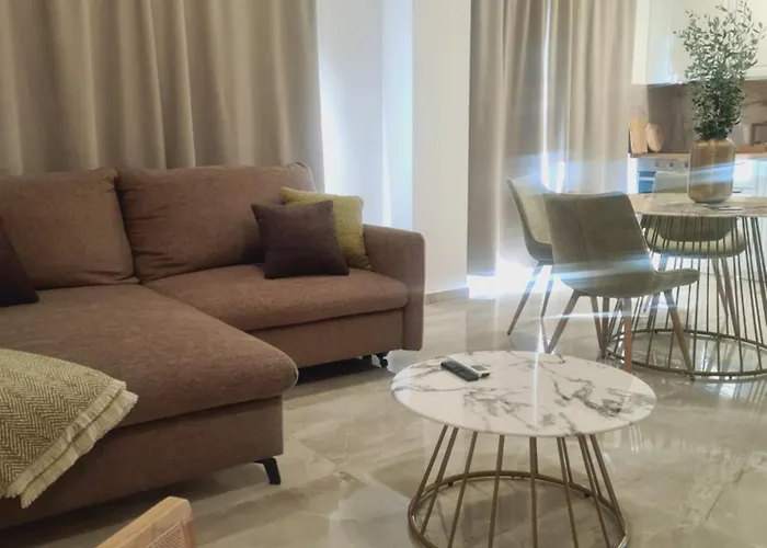 Anna - Free Private Parking Lejlighed *